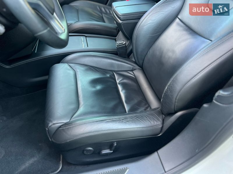 Ліфтбек Tesla Model S 2017 в Одесі