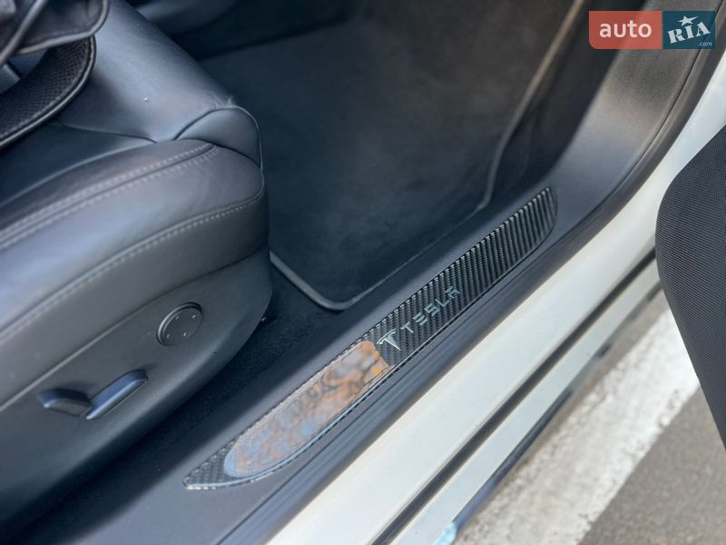 Ліфтбек Tesla Model S 2017 в Одесі