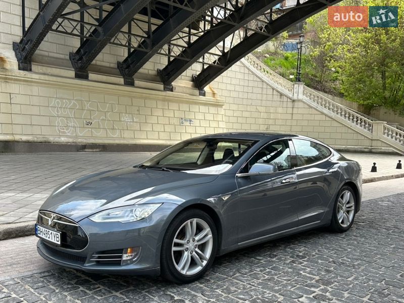 Tesla Model S 2013
