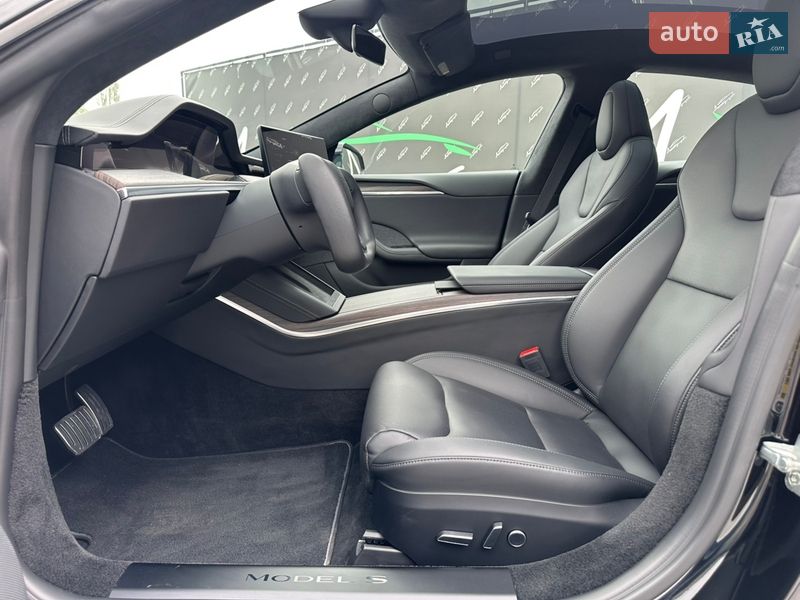 Лифтбек Tesla Model S 2023 в Киеве