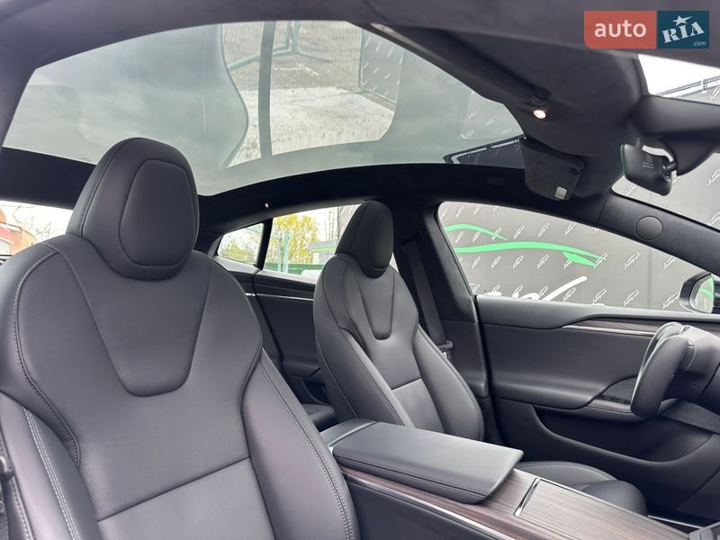 Лифтбек Tesla Model S 2023 в Киеве