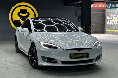 Лифтбек Tesla Model S 2016 в Черновцах