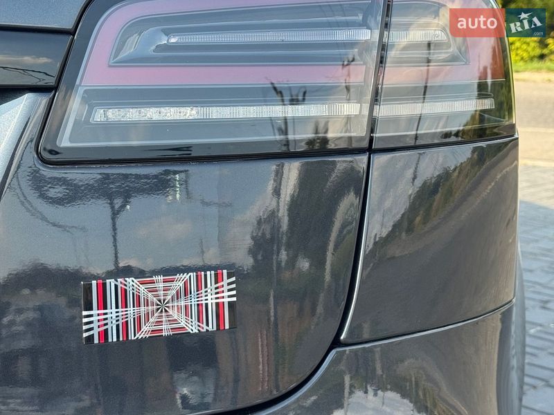 Лифтбек Tesla Model S 2024 в Киеве