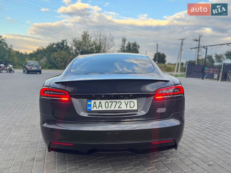 Лифтбек Tesla Model S 2024 в Киеве