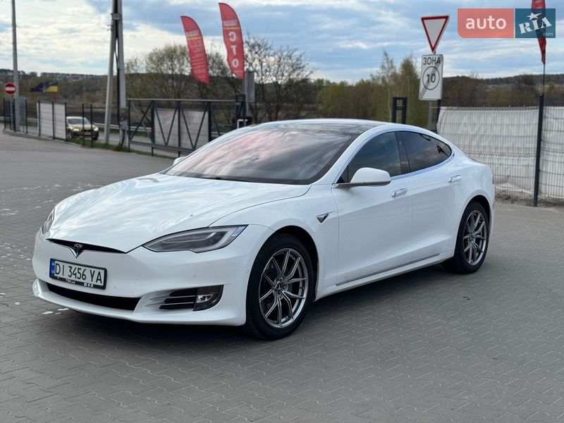 Лифтбек Tesla Model S 2016 в Буче