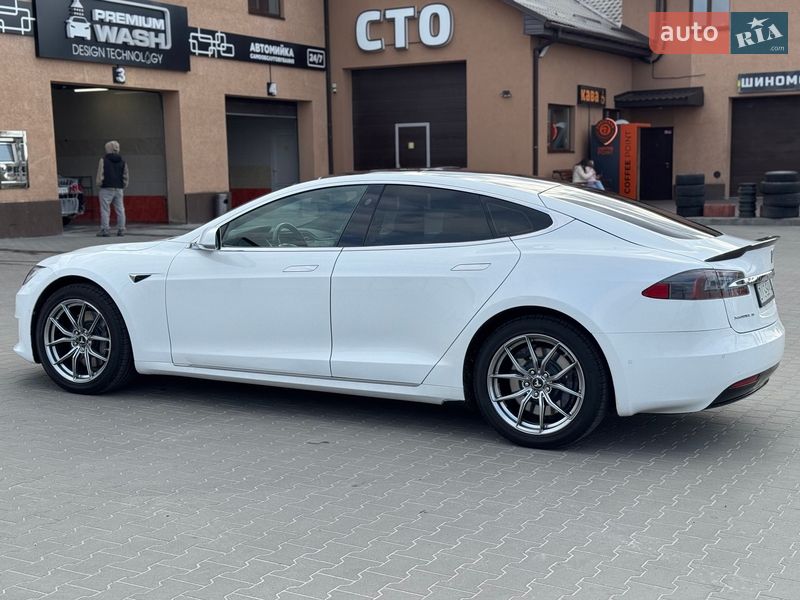 Лифтбек Tesla Model S 2016 в Буче
