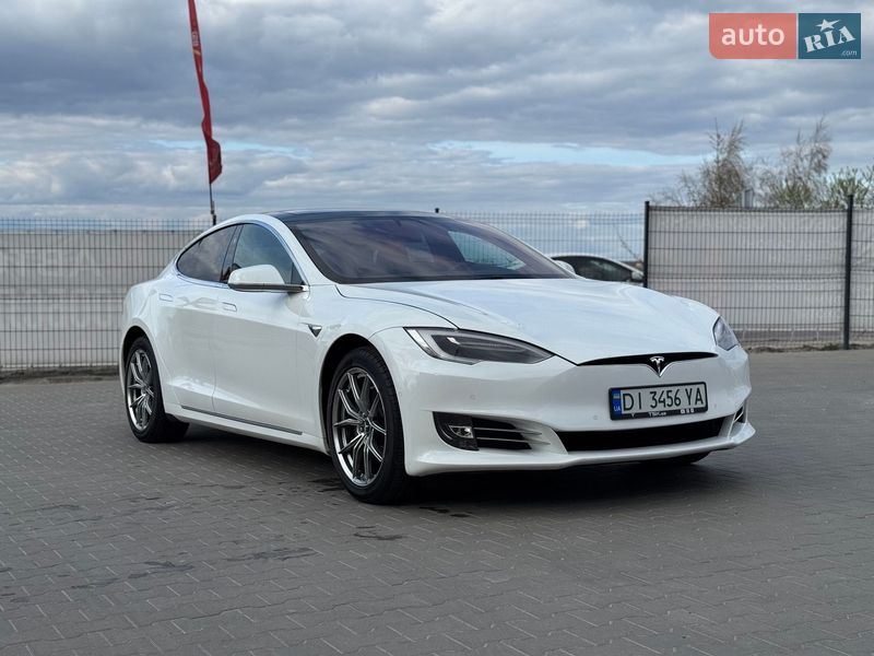 Лифтбек Tesla Model S 2016 в Буче