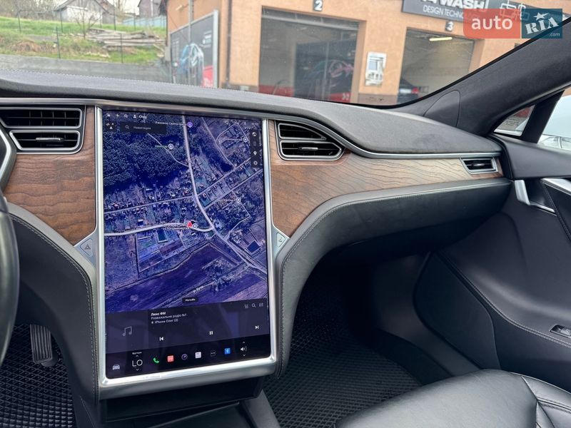 Лифтбек Tesla Model S 2016 в Буче