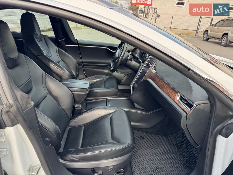 Лифтбек Tesla Model S 2016 в Буче