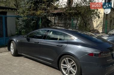 Ліфтбек Tesla Model S 2015 в Львові