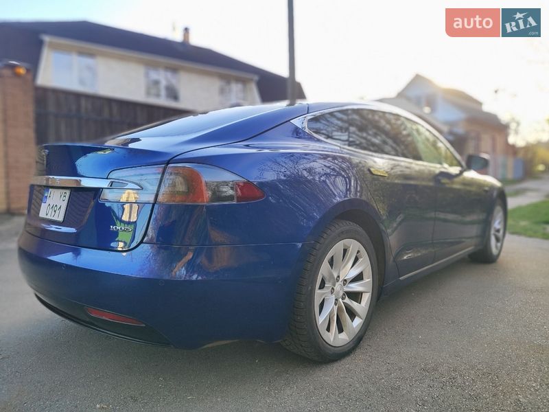 Ліфтбек Tesla Model S 2017 в Києві