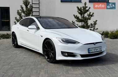 Лифтбек Tesla Model S 2017 в Луцке