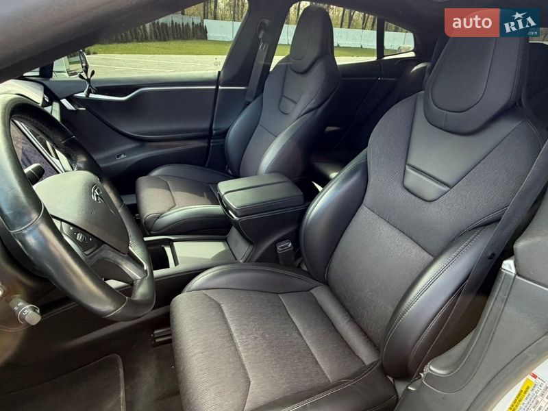 Лифтбек Tesla Model S 2017 в Луцке