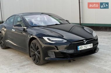 Лифтбек Tesla Model S 2017 в Виннице