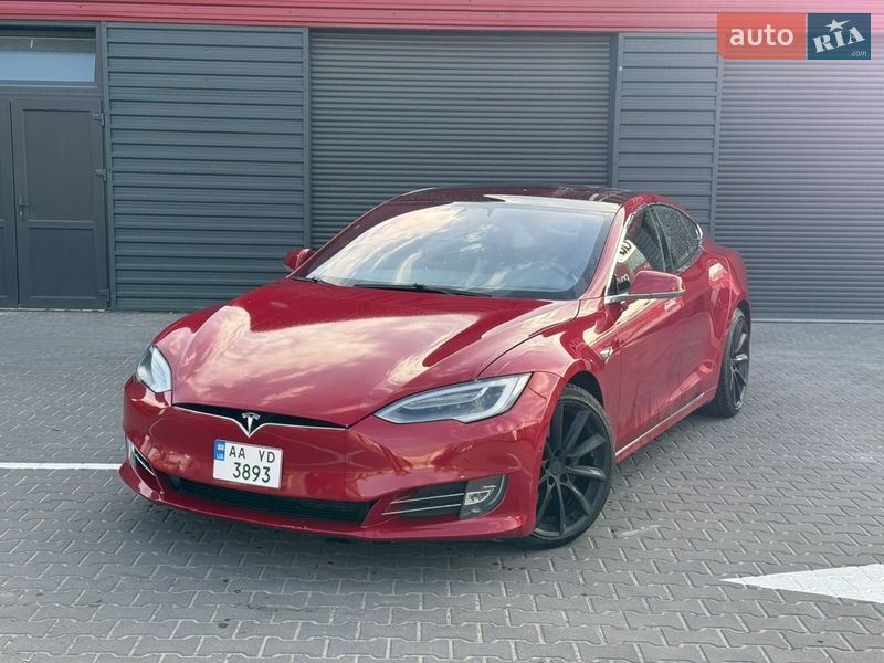 Лифтбек Tesla Model S 2018 в Киеве