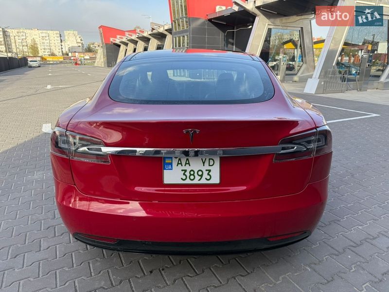 Лифтбек Tesla Model S 2018 в Киеве