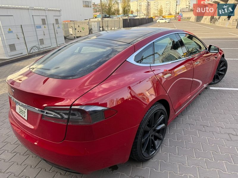 Лифтбек Tesla Model S 2018 в Киеве