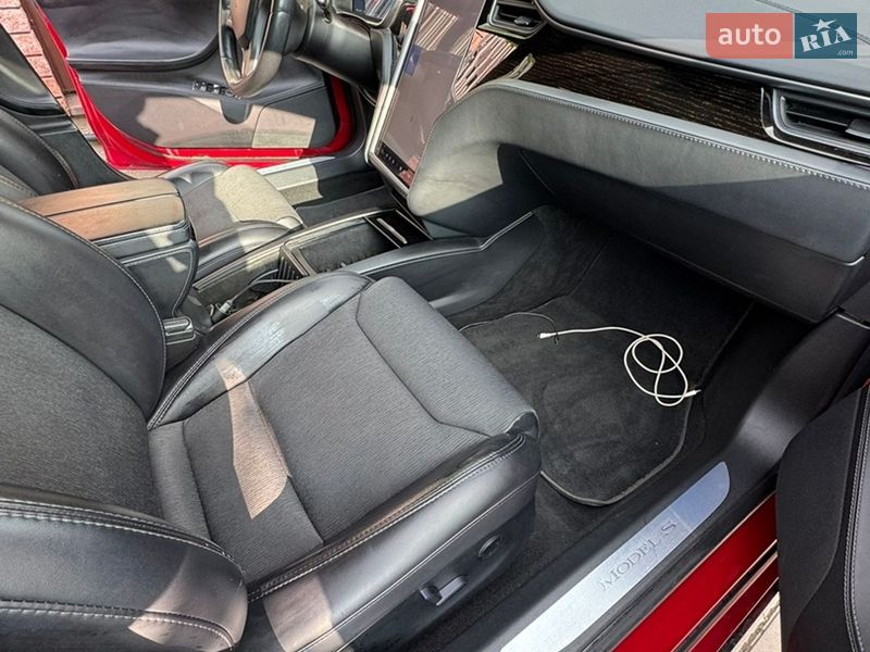 Лифтбек Tesla Model S 2018 в Киеве