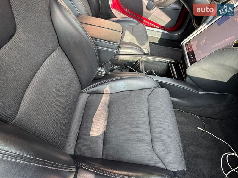 Лифтбек Tesla Model S 2018 в Киеве