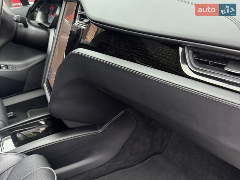 Лифтбек Tesla Model S 2018 в Киеве