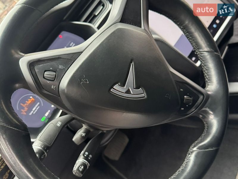 Лифтбек Tesla Model S 2018 в Киеве