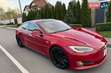 Лифтбек Tesla Model S 2018 в Киеве