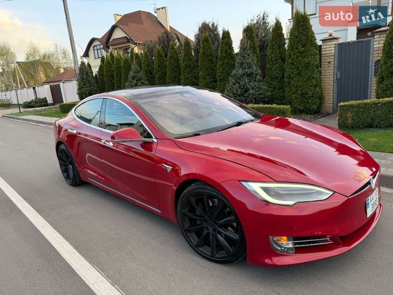 Лифтбек Tesla Model S 2018 в Киеве