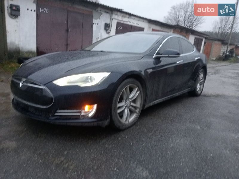 Tesla Model S 2014