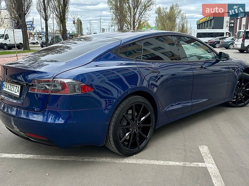 Ліфтбек Tesla Model S 2017 в Києві