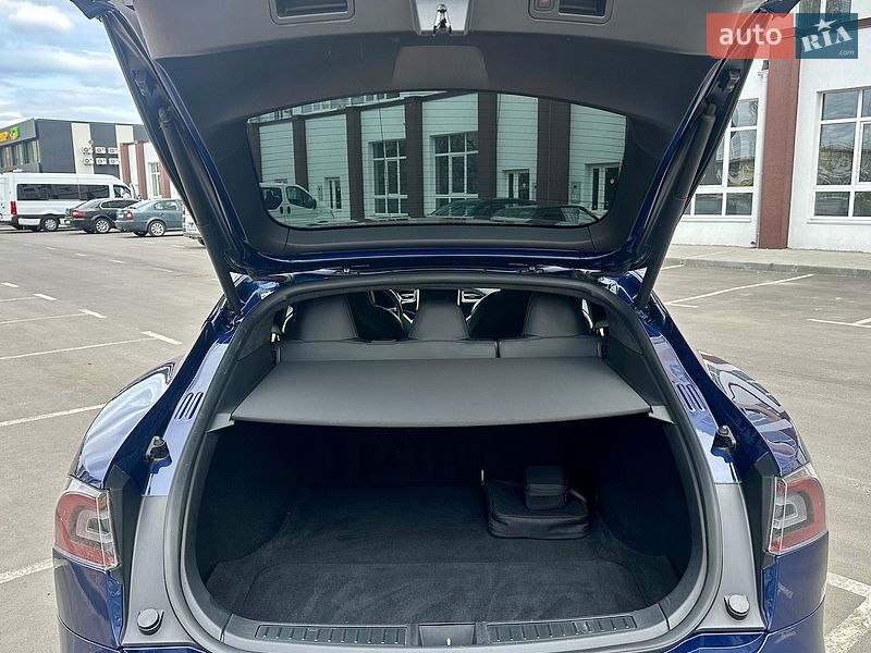 Лифтбек Tesla Model S 2017 в Киеве