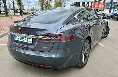 Ліфтбек Tesla Model S 2017 в Києві