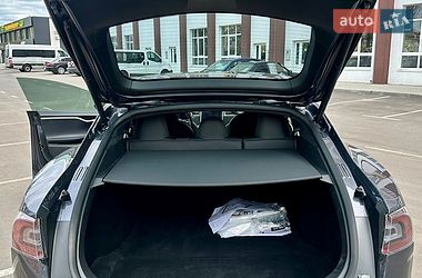 Ліфтбек Tesla Model S 2017 в Києві