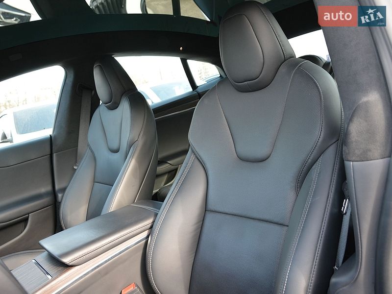 Лифтбек Tesla Model S 2022 в Киеве