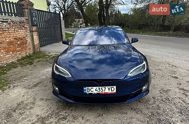 Лифтбек Tesla Model S 2016 в Львове