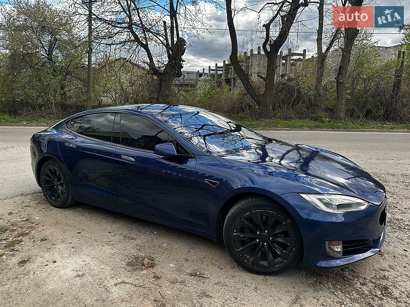 Ліфтбек Tesla Model S 2016 в Львові
