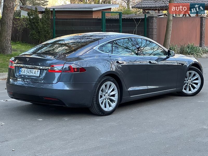 Лифтбек Tesla Model S 2018 в Киеве