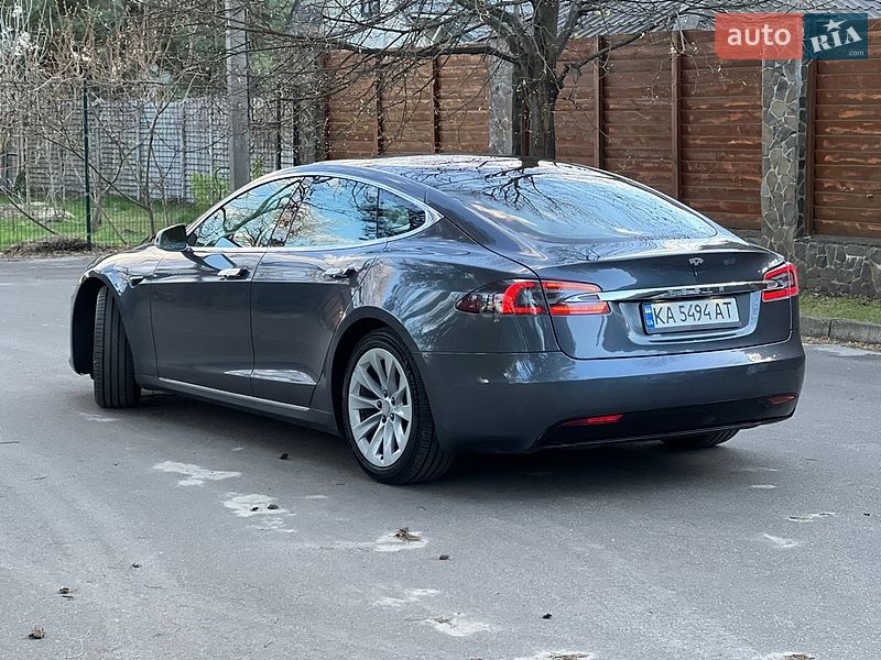 Лифтбек Tesla Model S 2018 в Киеве