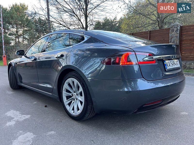 Лифтбек Tesla Model S 2018 в Киеве