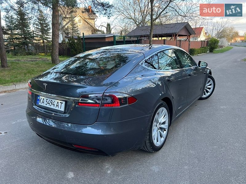 Лифтбек Tesla Model S 2018 в Киеве