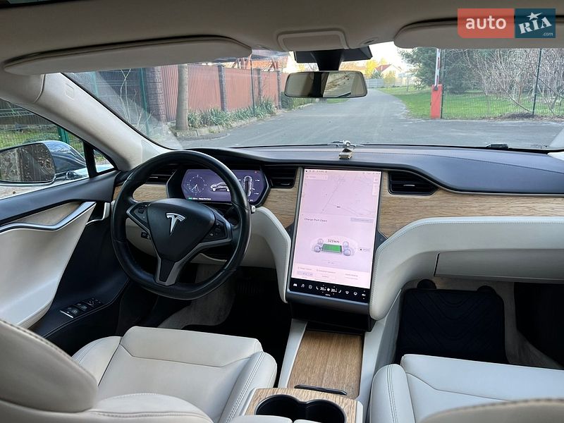 Лифтбек Tesla Model S 2018 в Киеве