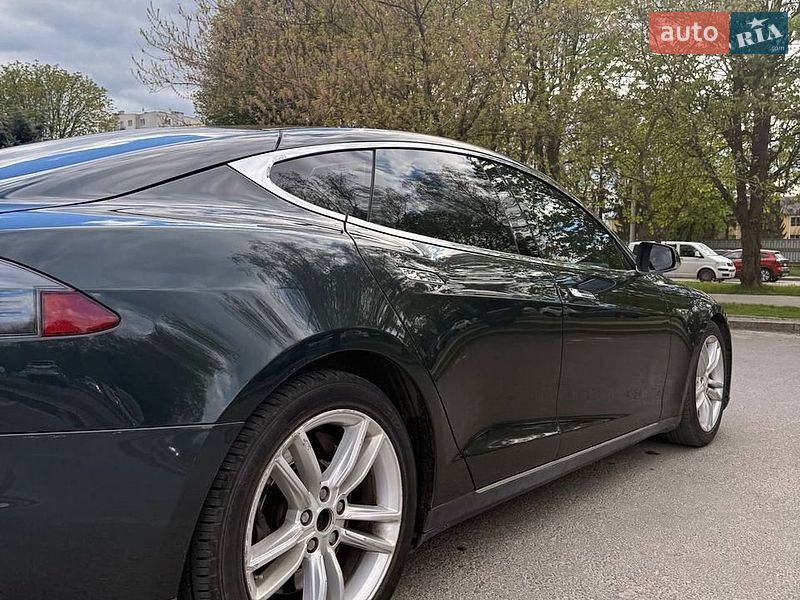 Лифтбек Tesla Model S 2012 в Львове