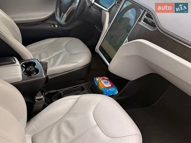 Лифтбек Tesla Model S 2012 в Львове