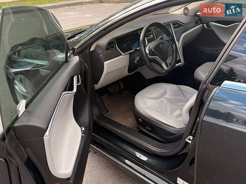 Ліфтбек Tesla Model S 2012 в Львові