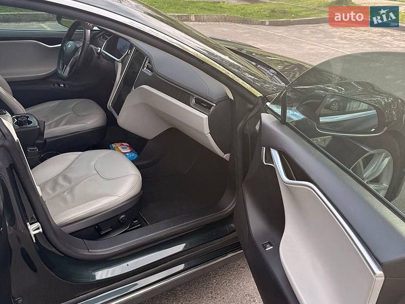 Лифтбек Tesla Model S 2012 в Львове