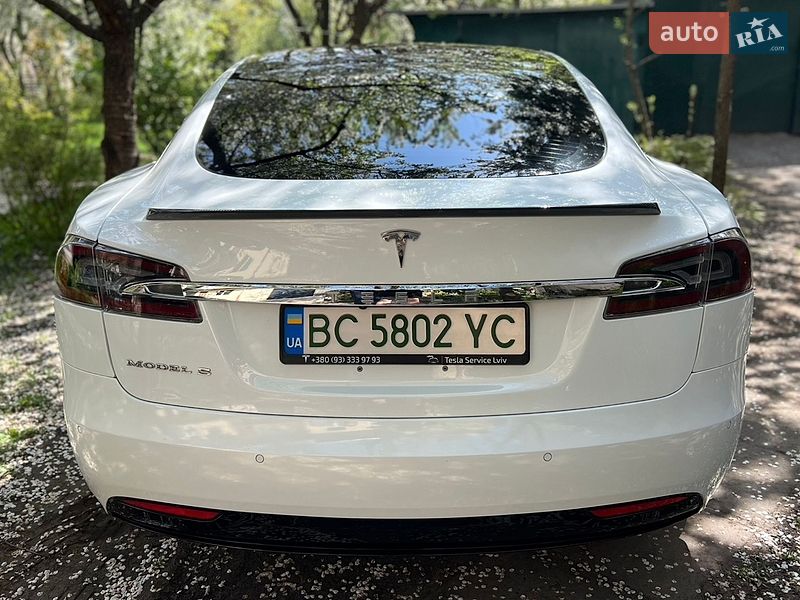 Лифтбек Tesla Model S 2018 в Львове