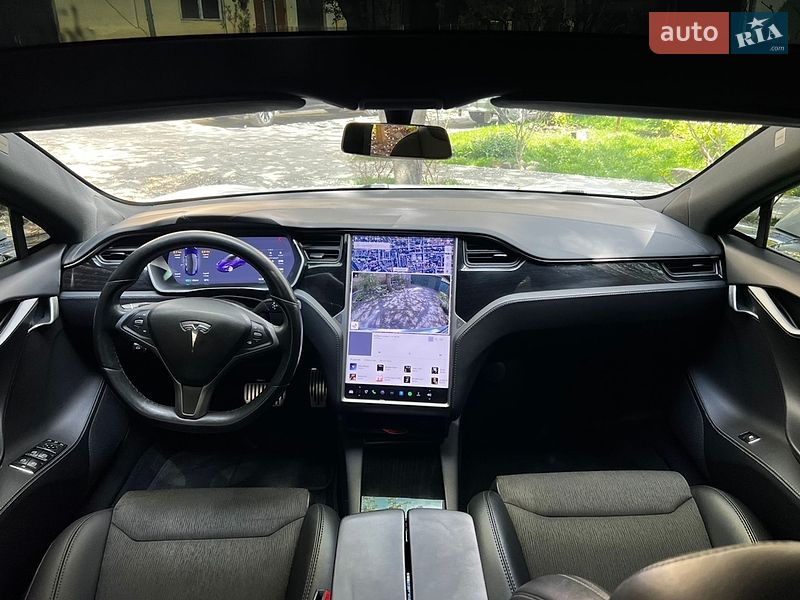 Лифтбек Tesla Model S 2018 в Львове