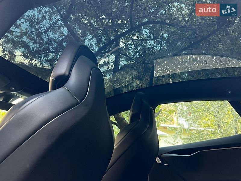 Лифтбек Tesla Model S 2018 в Львове