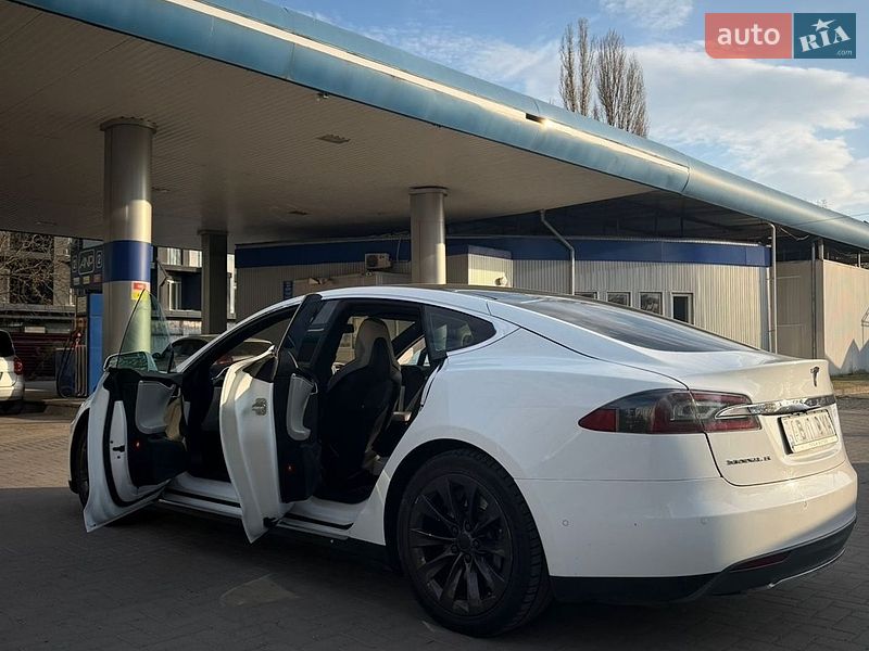 Ліфтбек Tesla Model S 2014 в Вінниці