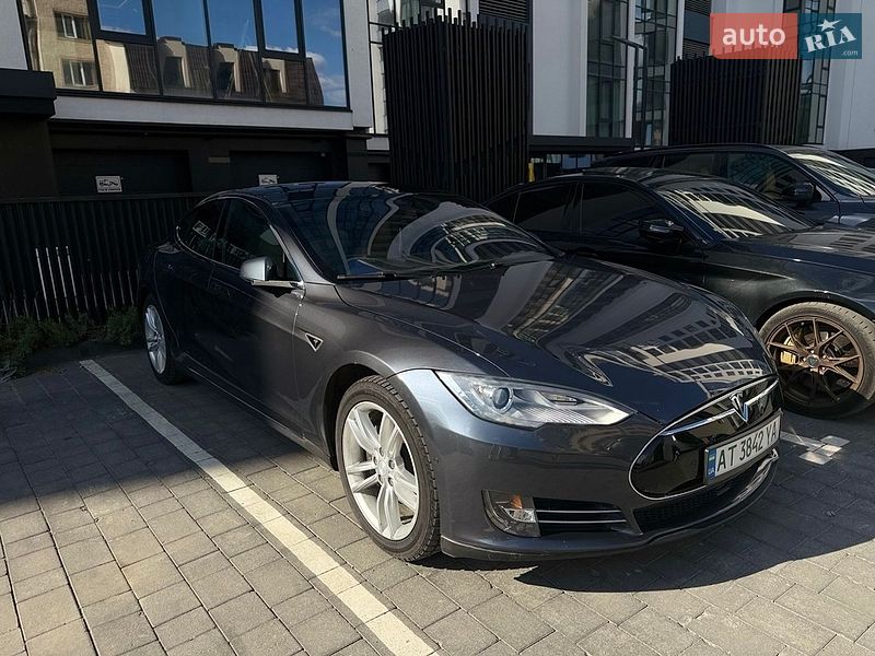 Tesla Model S 2015