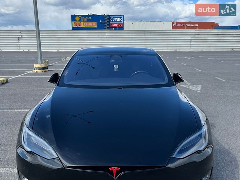 Лифтбек Tesla Model S 2018 в Львове